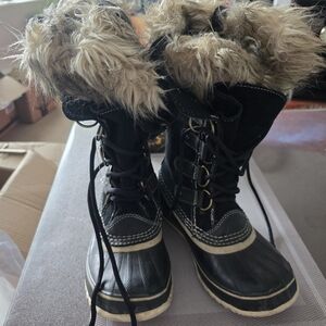 Women's Black Fur-Lined Winter Boots See Photos For Call Out